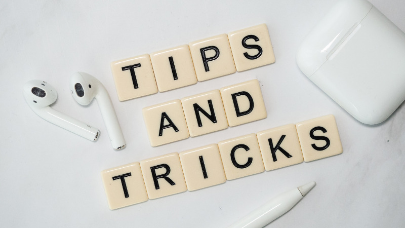 TIPS-AND-TRICKSと書かれたブロック